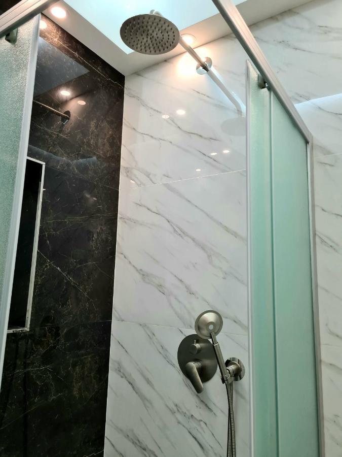 Deluxe Apartment In City Center 耶烈万 外观 照片